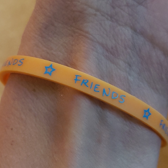 4 bracelets - Picture 5 of 5